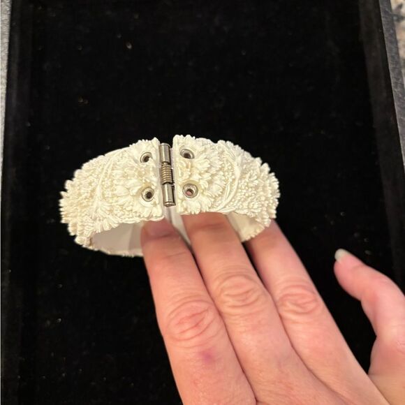 Vintage Celluloid Featherlite Hinged Clamper Style Bracelet - Picture 3 of 5